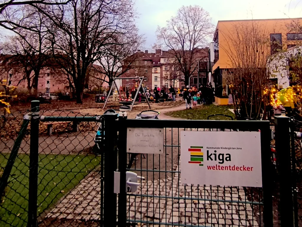 Gelände beim Lichtermarkt im Kindergarten Weltentdecker in Jena 2025