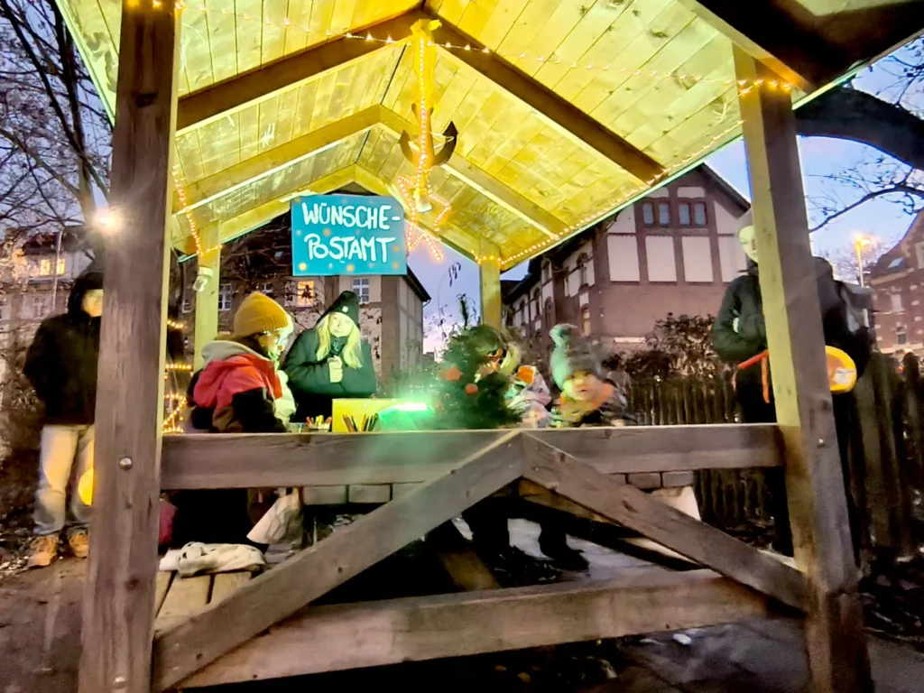 Wunschzettelwerkstatt beim Lichtermarkt im Kindergarten Weltentdecker in Jena 2025